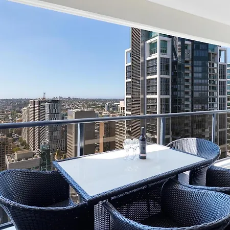 Meriton Suites Kent Street, Sydney Exterior photo A balcony at the Crown Towers